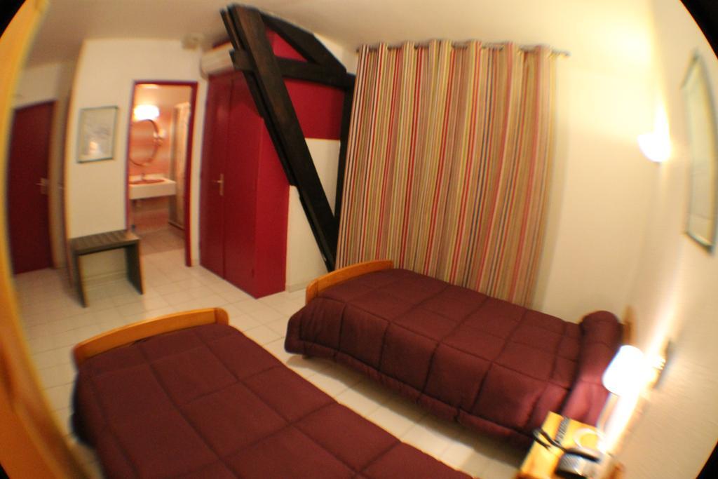 Hotel De La Pomme De Pin 뷰부코레방 객실 사진