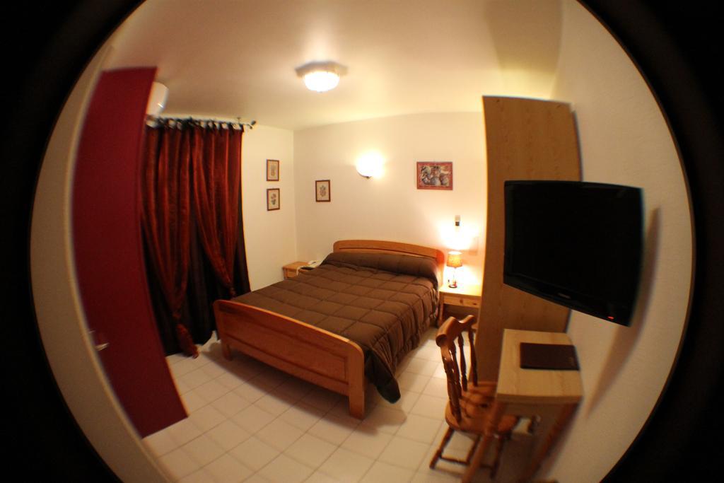 Hotel De La Pomme De Pin 뷰부코레방 객실 사진