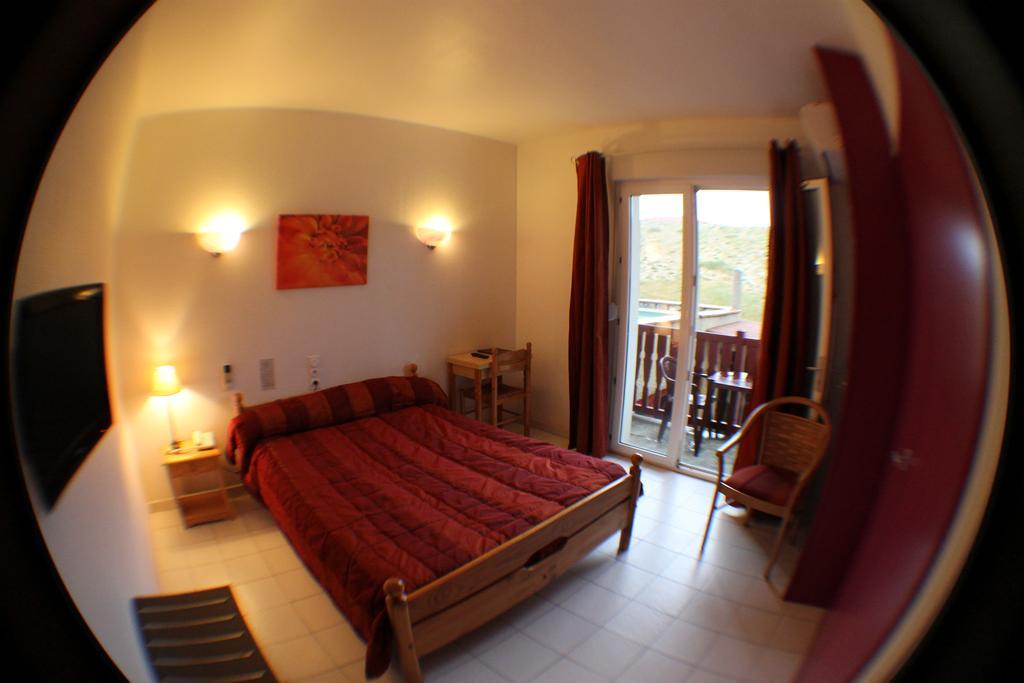 Hotel De La Pomme De Pin 뷰부코레방 객실 사진