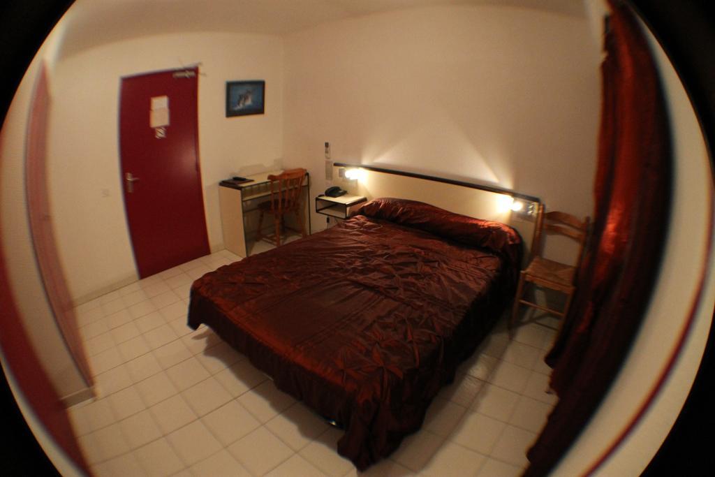 Hotel De La Pomme De Pin 뷰부코레방 객실 사진
