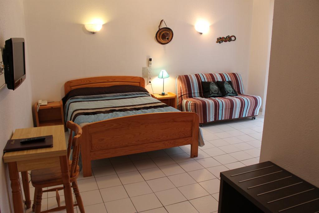 Hotel De La Pomme De Pin 뷰부코레방 객실 사진