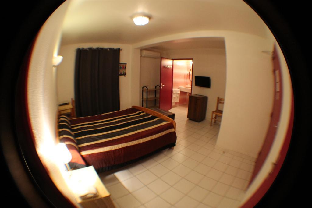 Hotel De La Pomme De Pin 뷰부코레방 객실 사진