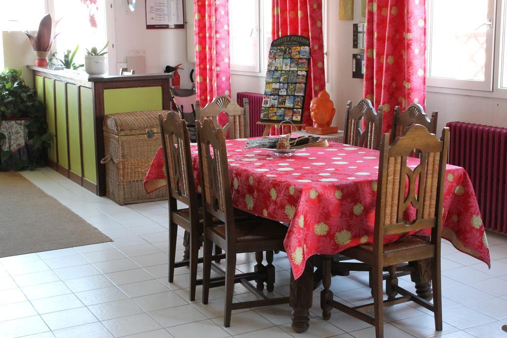 Hotel De La Pomme De Pin 뷰부코레방 외부 사진