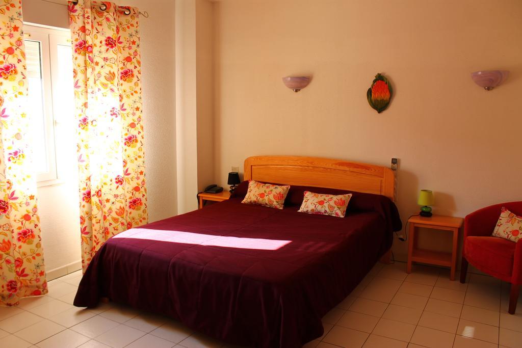 Hotel De La Pomme De Pin 뷰부코레방 외부 사진